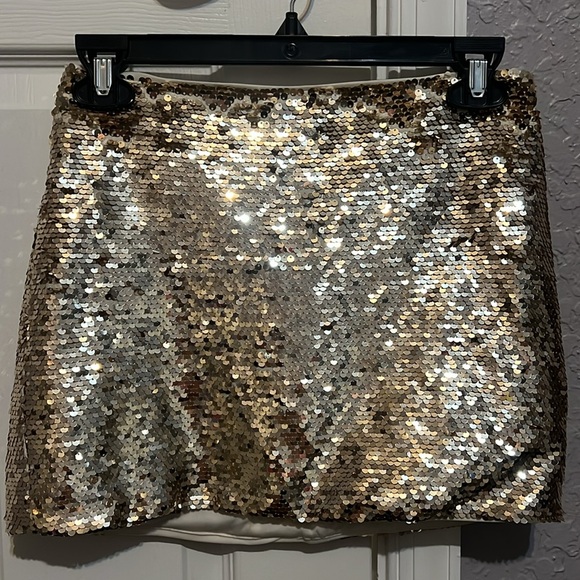 Forever 21 Gold Sequin Mini Skirt Size Small - Picture 1 of 5